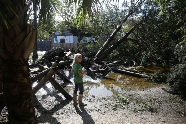 Huracán Matthew azota a la costa este de Estados Unidos y deja cinco muertos