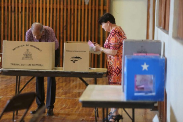 Hondureños se vuelcan a las urnas electorales de la zona sur de la capital
