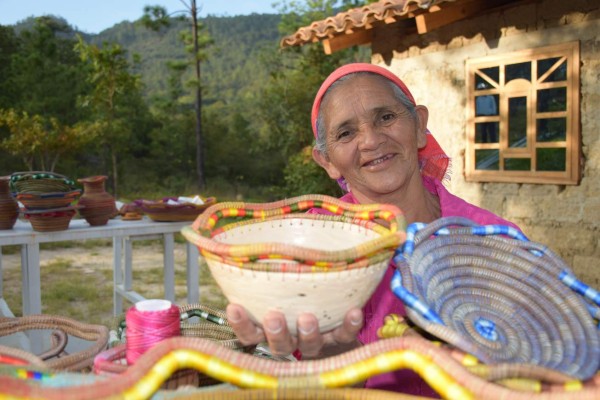 Las Lencas tejen con tradición y cultura