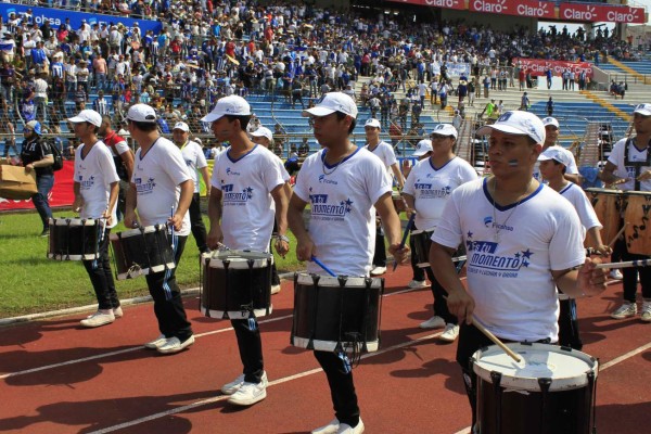 Honduras: La afición catracha apoyó, gritó y sufrió por la Bicolor en el Olímpico