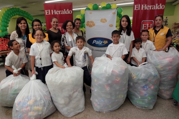 Paiz les da una ayudadita a escuelas amigables