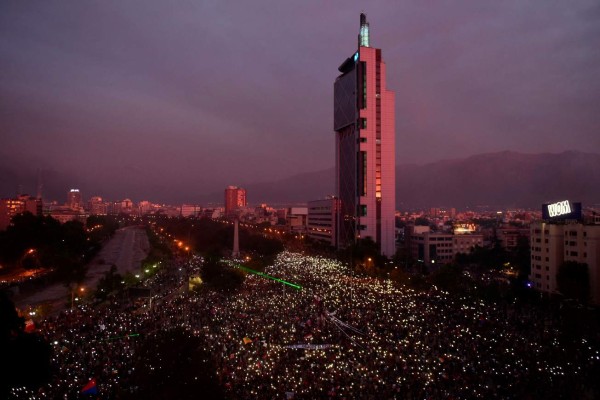 Las fotos más impactantes de las protestas en Chile contra el gobierno