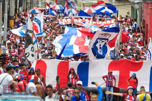FOTOS: Con la ilusión de conquistar la copa 31, así llegó la Ultra Fiel al Estadio Nacional