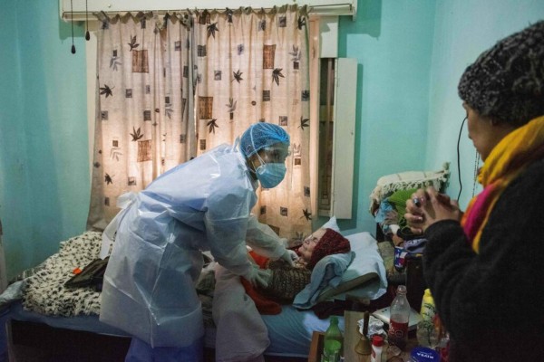 ¿Por qué las personas vacunadas con dos dosis siguen muriendo por covid-19?