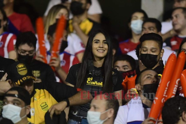 FOTOS: Bellas aficionadas visitaron el Morazán para disfrutar la final