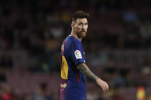 Messi catapulta al Barça en la Liga anotándole cuatro goles al Eibar en la victoria 6-1