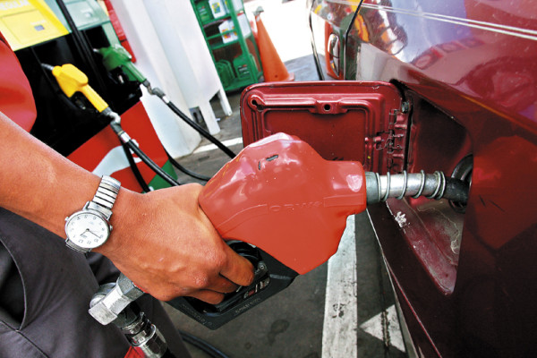 Gasolina superior baja 38 centavos