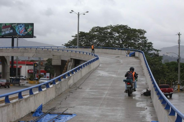 Por habilitarse el paso elevado de la América
