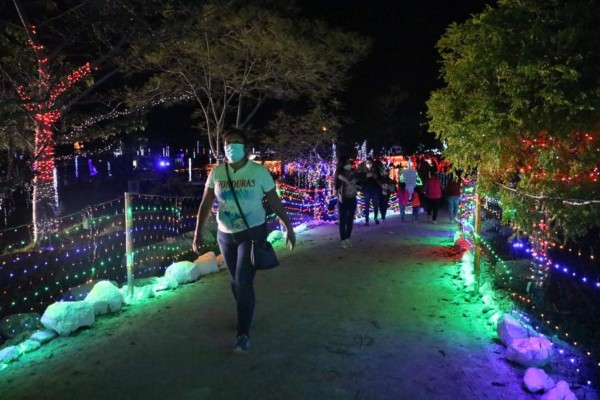 Color y luces alegran Villa Navideña del Campo Parada Marte en la capital (FOTOS)