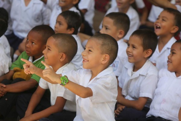 Llegan más juguetes donados por los alumnos del CEB Esteban Mendoza