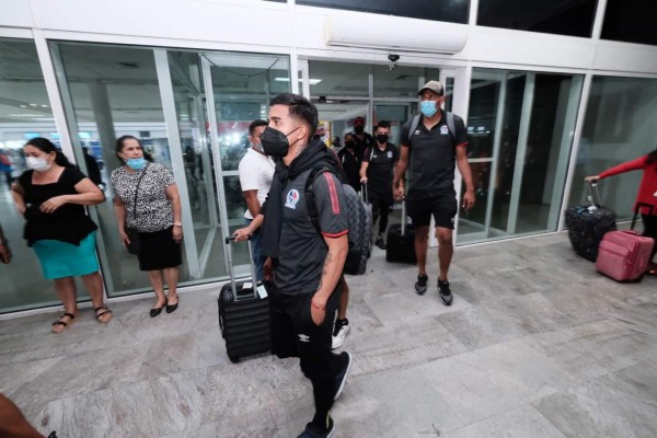 Locura desató Olimpia al arribar al aeropuerto Ramón Villeda Morales  