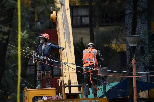 Se reanudan labores de rescate en Ciudad de México tras un nuevo sismo