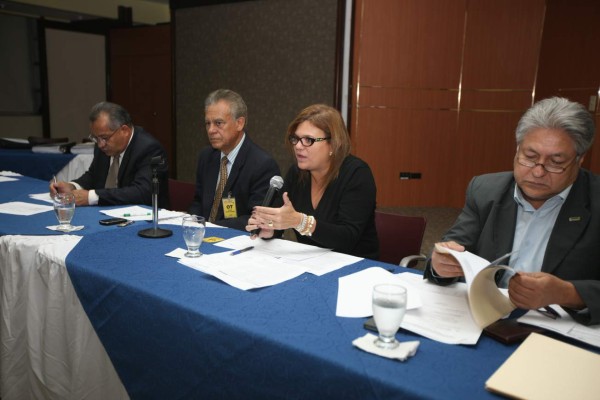 Honduras: Ejecutivo aún no elige comisionados