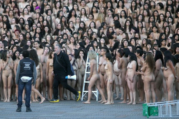 Más de seis mil colombianos se desnudan para Spencer Tunick