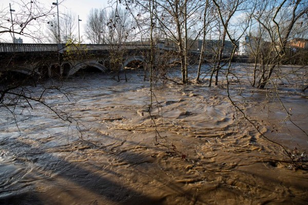Sube a 13 cifra de muertos por paso de tormenta Gloria en España (FOTOS)