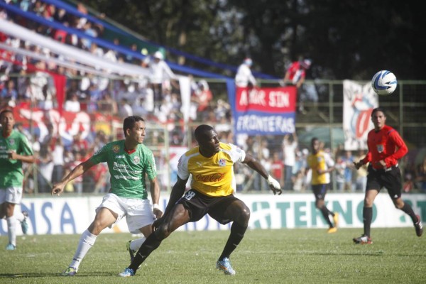 Charles Córdoba sepultó el invicto de Olimpia