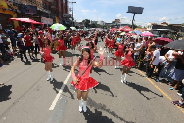 Los mejores cuadros de palillonas en los desfiles 2017