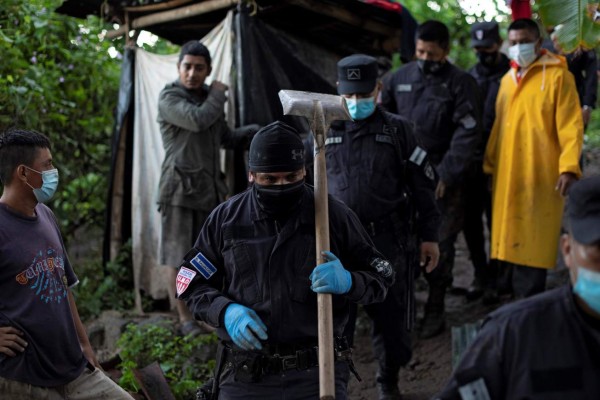 Las desgarradoras imágenes tras el mortífero deslave en El Salvador