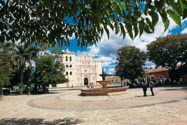 La ciudad de Comayagua avanza en torno a su historia colonial