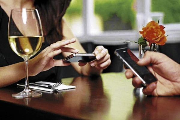 Cáchelos por WhatsApp...