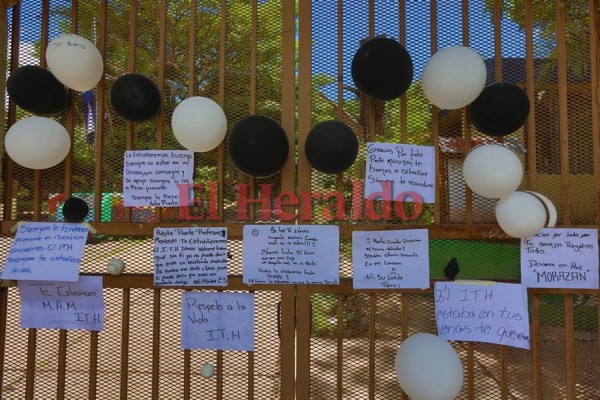 Desgarrador último adiós a maestro del Instituto Técnico Honduras (ITH): 'Profe, feliz viaje, que papito Dios me lo cuide”