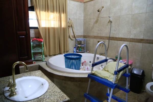 Honduras: Incautan 52 millonarias y lujosas propiedades a la familia Valle