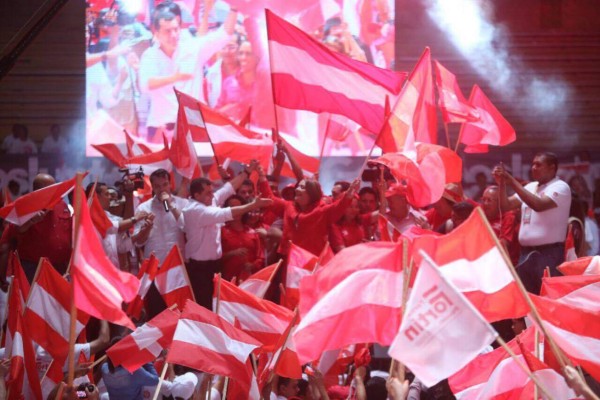 Honduras: Gabriela Núñez culmina campaña proselitista en medio de la euforia del pueblo liberal