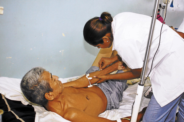 El 42 por ciento del personal del Hospital del Sur sin salario