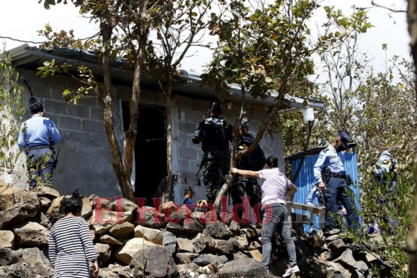La apuñalaron de madrugada y enfrente de su hijo de cinco años: conmoción en la colonia Guzmán