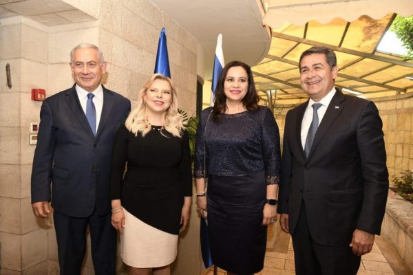 Los looks de Ana García de Hernández durante visita a Jerusalén