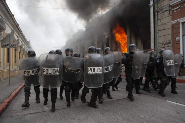 La muerte de un astro y violentas protestas: Las mejores imágenes de la semana&nbsp;&nbsp;