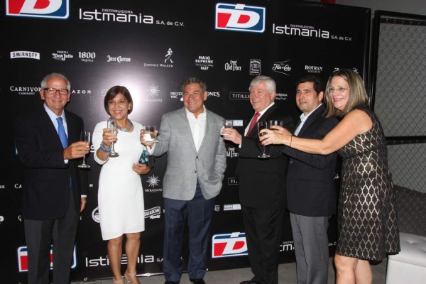 Brindan por las nuevas Ofi-Bodegas de Distribuidora Istmania
