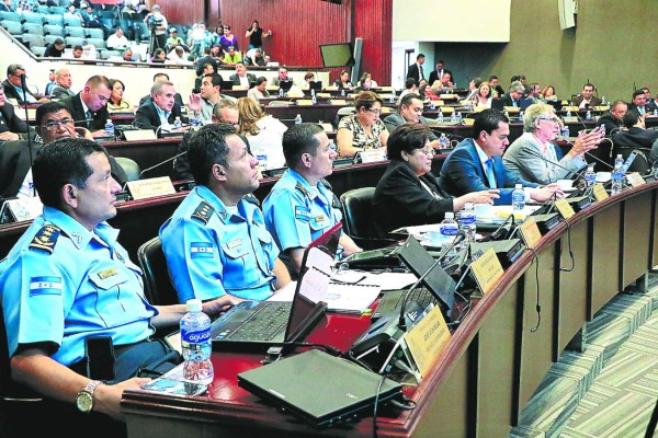 Honduras: Policías serán sometidos a múltiples pruebas