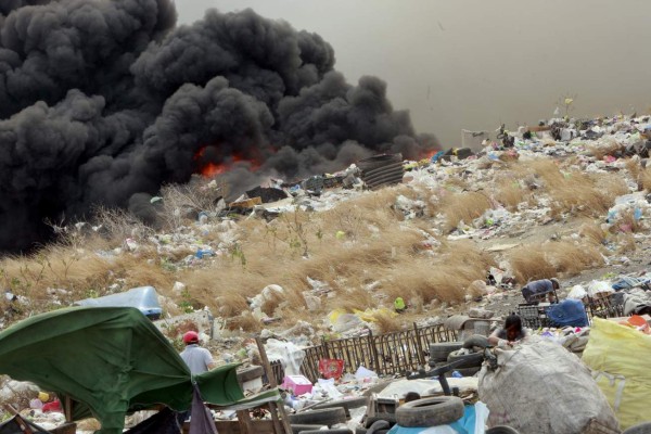 Sin control quema de basura en el botadero municipal capitalino