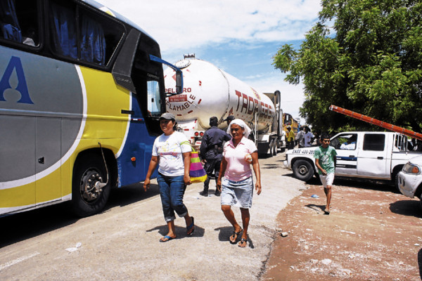 Con protesta piden instalación del servicio de energía eléctrica