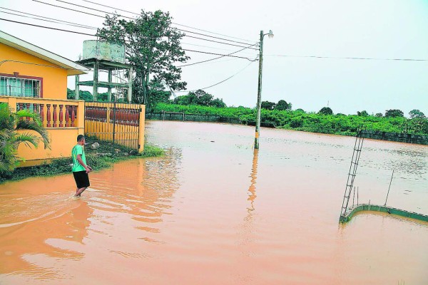 Honduras: Muerte y destrucción por aguaceros que azotan la costa norte