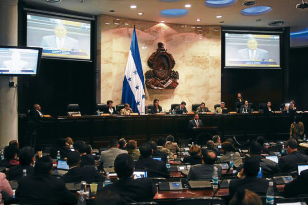 CN aprobó más de 250 decretos en 2011
