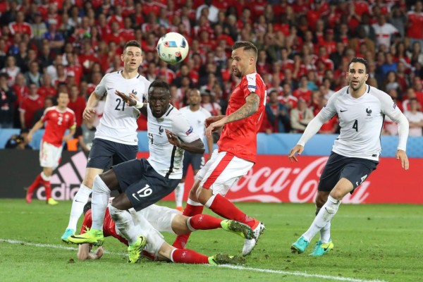 Francia primera del grupo A y Suiza segunda tras su empate (0-0)