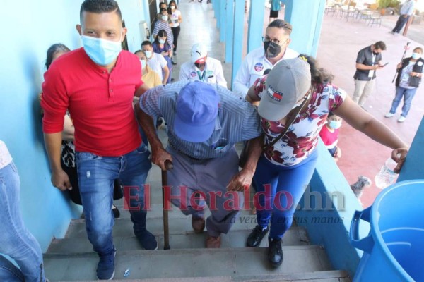 Las 20 imágenes que dejó la jornada electoral en la capital