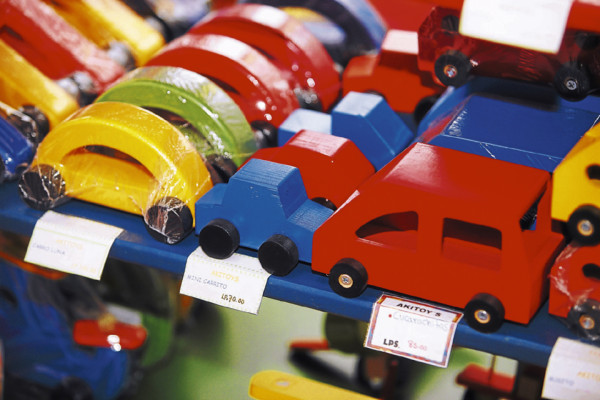 Ingeniosa educación con juguetes