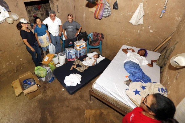 Los hermanos García reciben ayudas económicas y víveres