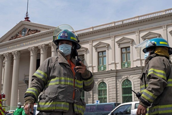Angustia y desesperación: el rescate de personas atrapadas tras terremoto en Turquía