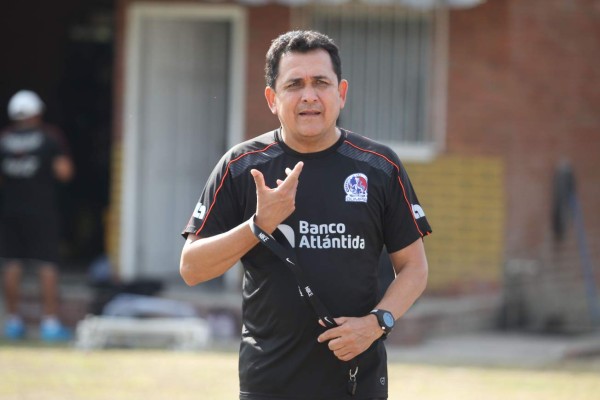 ¡Confirmado! Nahún Espinoza sigue como técnico del Olimpia