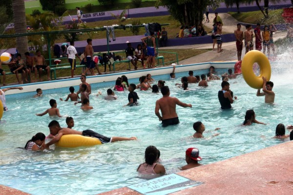Los capitalinos disfrutan de las actividades de la temporada
