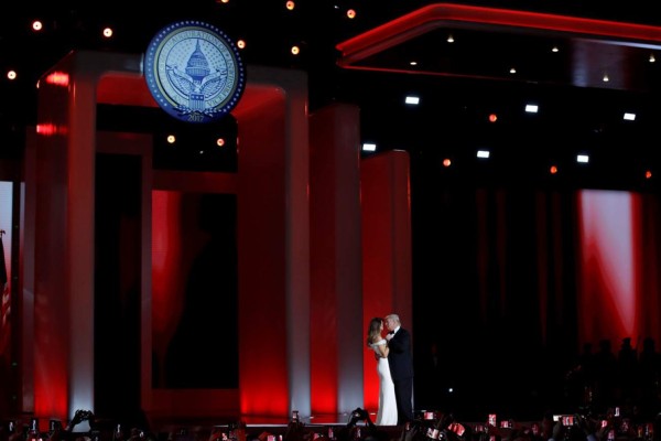 Vanity Fair asegura que Melania y Trump están al borde del colapso