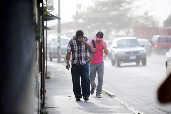 Volcán Turrialba hace erupción en Costa Rica