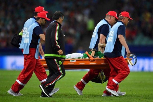 Carlos Salcedo abandona la concentración de México en la Copa Confederaciones por lesión