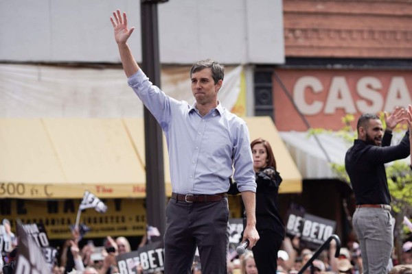 El joven demócrata Beto' O'Rourke captó la atención nacional en el otoño con una inesperada campaña en el conservador estado de Texas. En la foto, durante el lanzamiento de su candidatura. Foto: AFP.