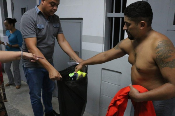 Hasta se desmayaron los reos al llegar a la cárcel El Pozo II