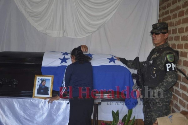 FOTOS: Entre lágrimas y dolor, despiden a policías caídos en fuga de 'El Porky'